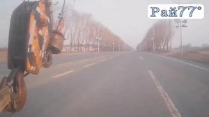 Автокран не разъехался с мотоциклистом на оживлённой магистрали