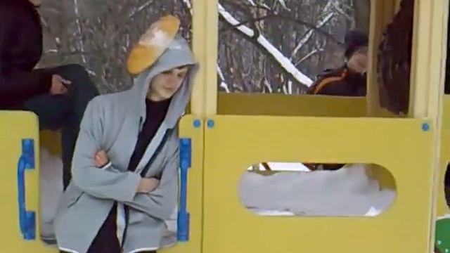 Бодрая гусеница - Человек Батон смотреть онлайн