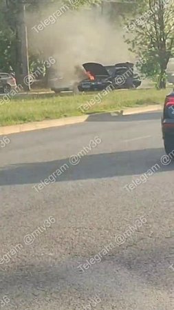 ЗАГОРЕЛАСЬ НА ХОДУ: по улице Жукова прямо во время движения загорелась машина. 🔥