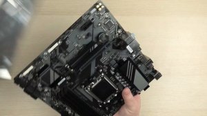 Розпаковка Gigabyte B650M D3HP