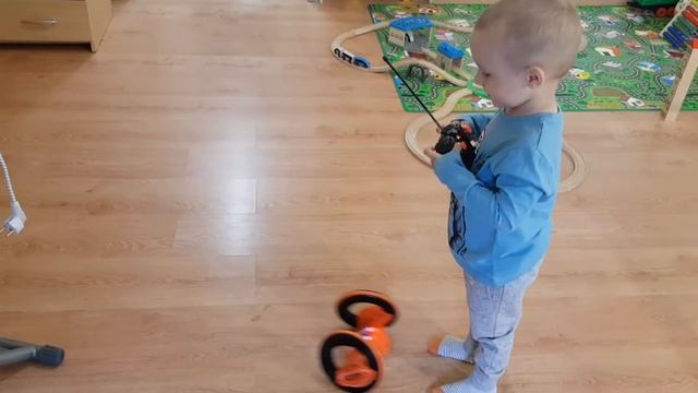 Монстр Трак на двух колесах // Машинка на радио управле смотреть онлайн