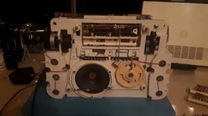 Радиоприёмник VEF SPIDOLA 10 с поддиапазонами 13, 16, 19 м.