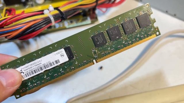 SPD микросхема 8 выводов.Без неё оперативная память пот? смотреть онлайн