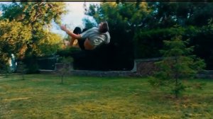 Опасные сальтухи на траве.