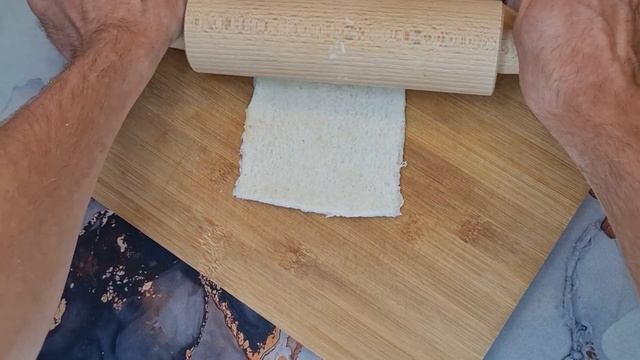 Хрустящие хлебные кармашки с тягучим сыром и ветчиной