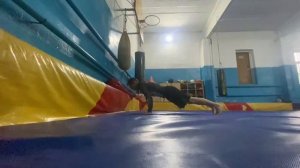 programmy 2 подход жим ,отжимания узким хватом