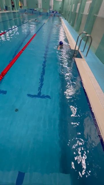 Продолжаем серию обучения спортивным кувыркам 🏊♀️