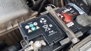 Распаковка — Автомобильный аккумулятор Ursa Extra Power 6СТ R