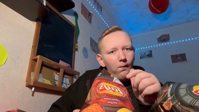 Пробую новогодние чипсы от Lays!