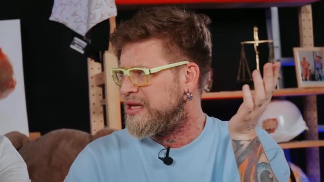 ДОРОГАЯ ПИЦЦА vs ДЕШЕВАЯ ПИЦЦА! Мы съели ЗОЛОТУЮ пиццу! смотреть онлайн