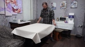 Пока все спят я ночью тихо меняю скатерть на кухне