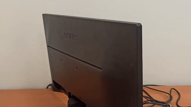 Реалистичный FullHD монитор Phillips 223V5L смотреть онлайн