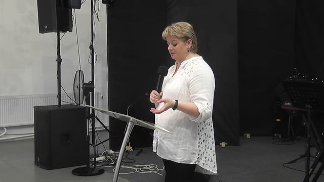 Что нам нужно в это время?  Наталья Вареник  Церковь ?