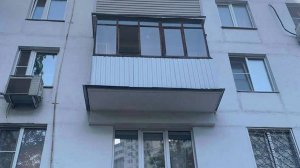 Двухлетняя девочка выпала из окна квартиры жилого дома на востоке Москвы