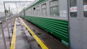 Электропоезд Ижорский Батальон ЭТ2М-091 Сообщением С.Петербург-Шапки Прибывает на станцию Славянка