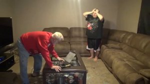 ЗЛОЙ ДЕД разбил Sony PlayStation 4