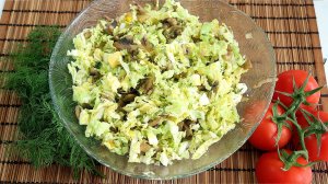 Салат с пекинской капустой и жареными шампиньонами