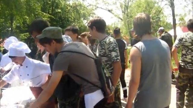 Каша от поваров группы №2. Станица Ладожская. 3.05.2012.wmv смотреть онлайн