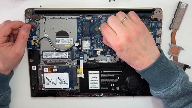 Dell Inspiron P61F - Замена Термопасты Разборка смотреть онлайн