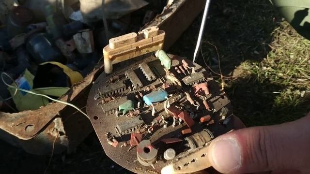 Много золота и КМ в находках со сталка. Радиодетали сс?