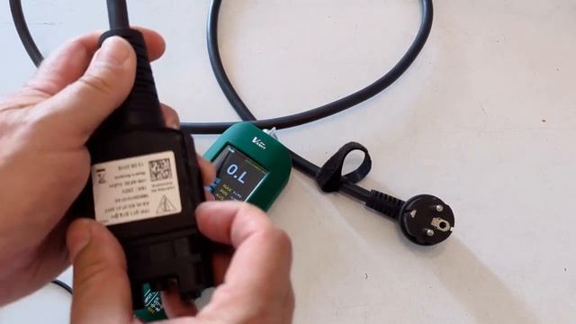 Шнур зарядки AUDI E-Tron (вскрьітие) смотреть онлайн