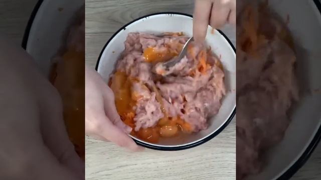 Сочные котлетки без муки и других добавок смотреть онлайн