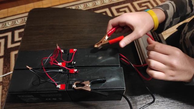 Інвертор за 300грн 12/220вольт. Підключаю телевізор. смотреть онлайн