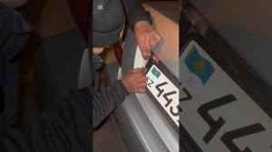 Вскрытие Mercedes S 221, причина сел аккумулятор фары остали