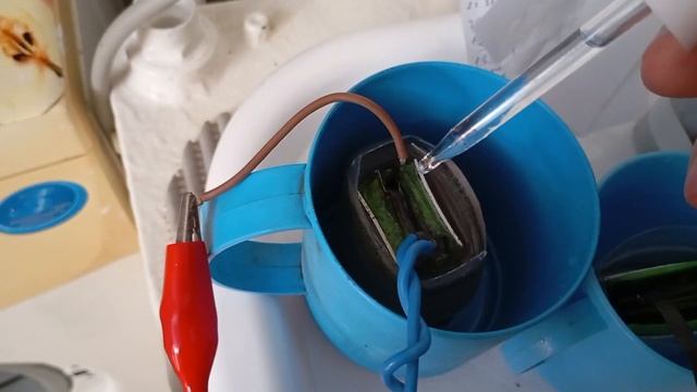 Тесты с фосфорной кислотой и серебром в свинцовом АКБ.