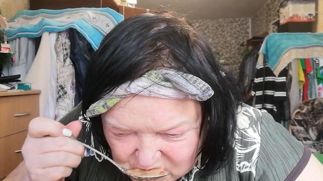 18+ распаковка чек и жру на камеру. Я вшоке от неё не ожи? смотреть онлайн