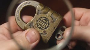 оригинальный ключ для замка Yale