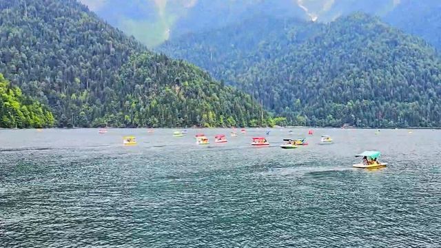 Высокогорное озеро Рица в Абхазии. The high-altitude lake Ritsa in Abk смотреть онлайн
