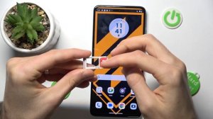 Как вставить сим карту в Motorola Moto G84 - Как вставить карту