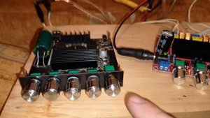 Нагрев радиатора усилителя звука XH-M139