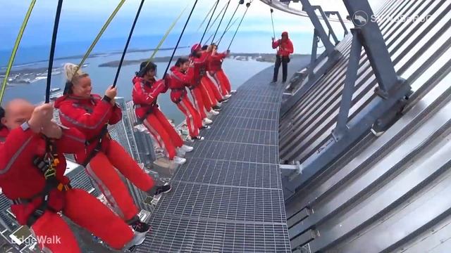 ЗАХВАТЫВАЮЩИЙ АТТРАКЦИОН НА ВЕРШИНЕ  CN TOWER, EDGE WALK, ПРОГ?