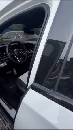 Очередные автомобили встретили во Владивостоке