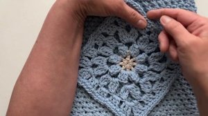 Сумочка в стиле бохо крючком с бахромой и молнией и де?