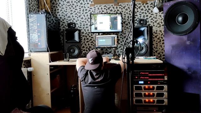 Edifier G2000 против трёхполоски за 250к. Запись на хороший ми смотреть онлайн