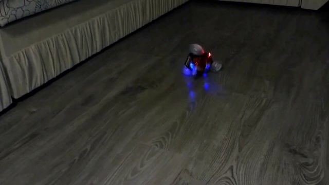 -Машина-перевертыш со светящимися колёсами на пульте ? смотреть онлайн