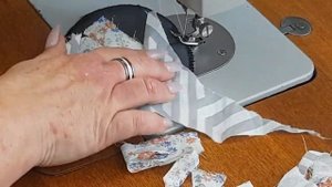 Прикольное видео. Жалуюсь на звоноботы. ПРИХВАТКИ из остатков лоскутов от пошива одеяла.