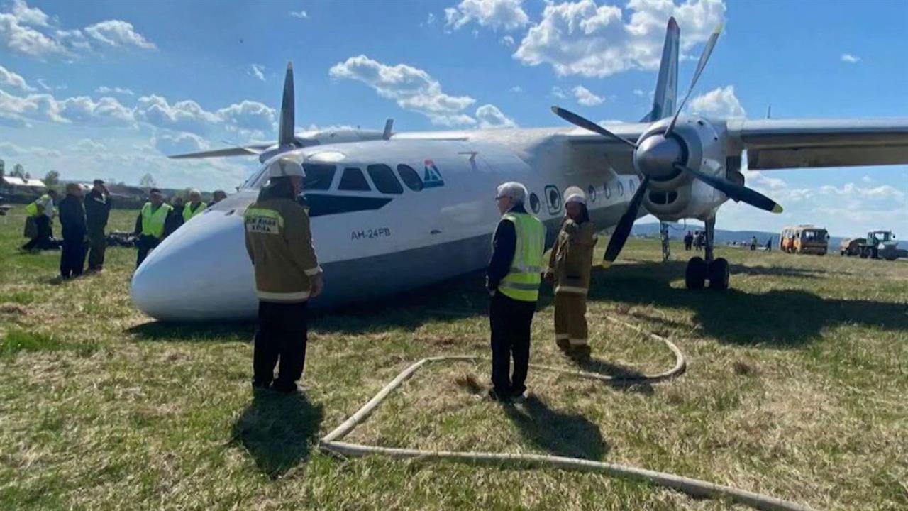 Ан-24 совершил жесткую посадку в Иркутской области