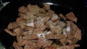 Говядина, тушеная с огурцами