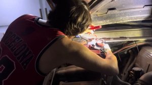 Как попасть в салон Кадиллака если сел аккумулятор!!!