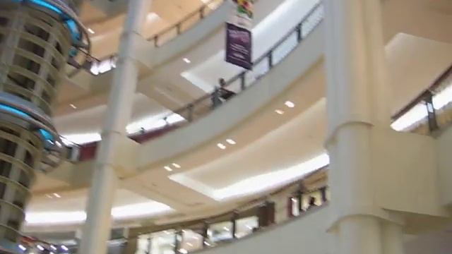 Шопинг в ТЦ внутри башен близнецов!