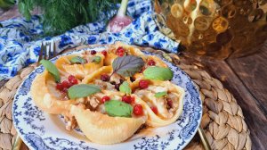 Скорее заходите на наш "королевский ужин"))) Королевские ракушки с фаршем и сыром!Это очень вкусно!