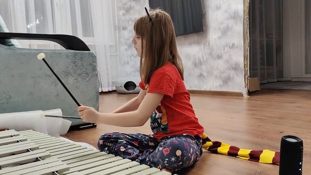 В пещере горного короля. Саша и ксилофон смотреть онлайн