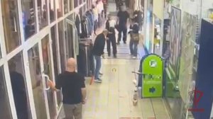 В ТЦ на востоке Москвы посетители подрались из-за замечания за мат.