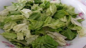 Овощной салат с помидорами черри