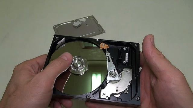 Что внутри? - WD WD5000AAKX смотреть онлайн