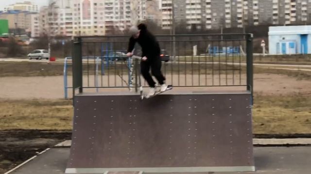 VLOG КАТАЕМ В НОВОМ SKATE PARKE